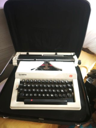 Máquina de escribir Olympia Regina de Luxe