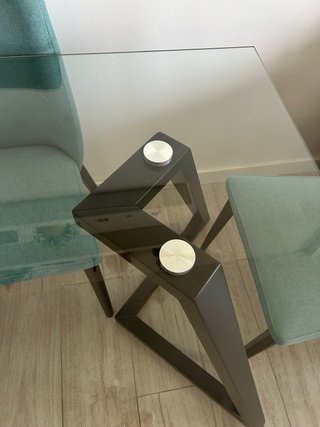 Mesa cristal y 4 sillas diseño moderno