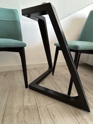 Mesa cristal y 4 sillas diseño moderno