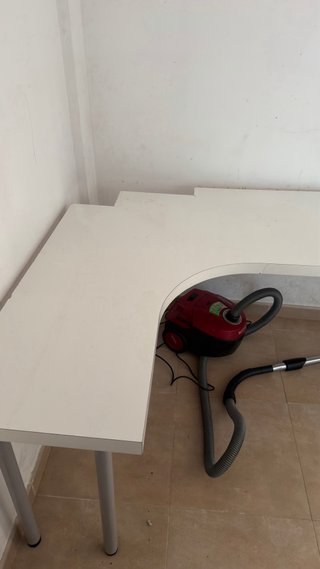 Mesa de escritorio esquinera blanca