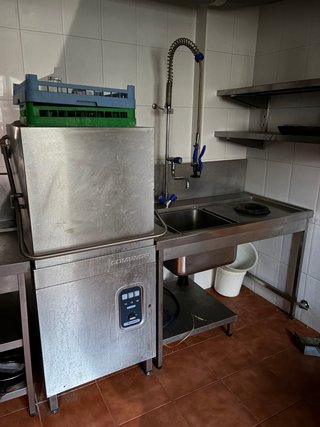 Elettrodomestici da cucina e mobili per bar