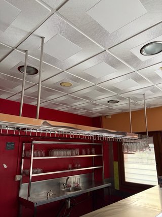 Elettrodomestici da cucina e mobili per bar