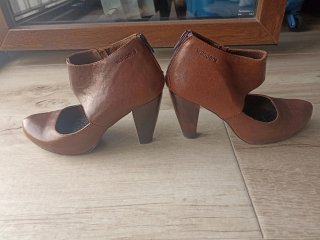 Zapatos de tacón marrones talla 37