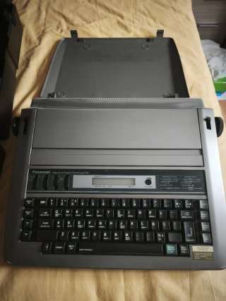 Máquina de Escribir Electrónica Panasonic R194