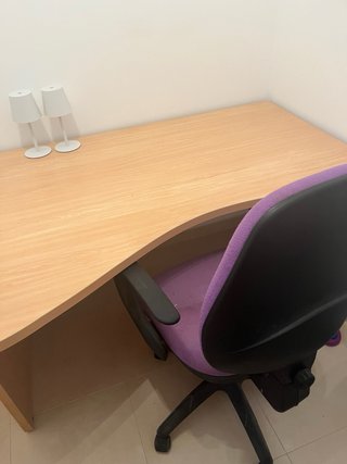 Escritorio y silla de oficina