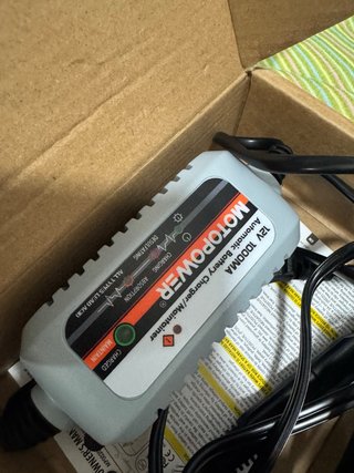 Cargador y Mantenedor de Baterías MOTOPOWER