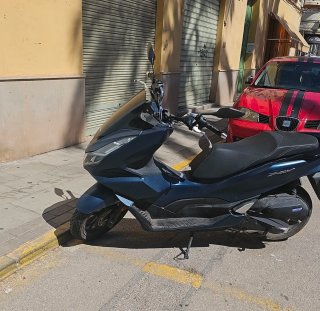 Honda PCX Azul Mate 8.000 km