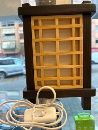Lámpara coreana de madera y papel