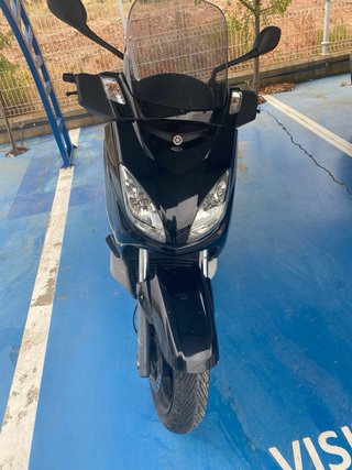 Yamaha X-Max 250