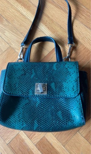 Bolso mini satchel estampado serpiente