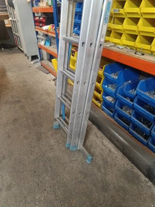 Escalera de Aluminio de 3 Tramos