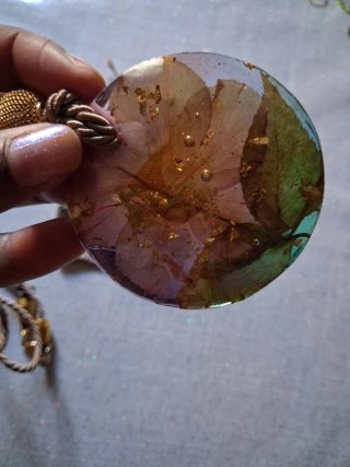 Collana artigianale in resina con fiori veri