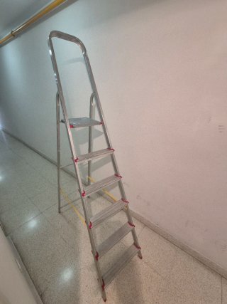 Escalera de Aluminio de 6 Peldaños