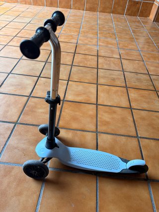 Patinete infantil de tres ruedas