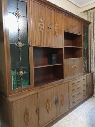 Mueble de Comedor Clásico de Madera