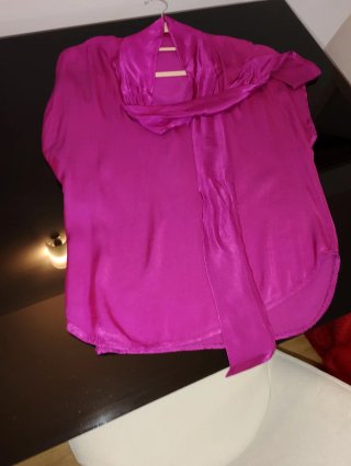 Blusa Satinada Fucsia sin estrenar , sin etiq