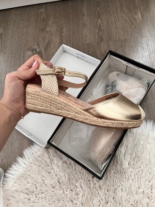 Alpargatas doradas cuña talla 36 nuevas