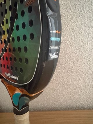 Pala de pádel Bullpadel Iris Carbono / Lágrima