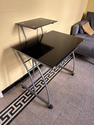 Scrivania porta PC in vetro e metallo