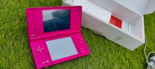 Nintendo DSi Fucsia + Cargador