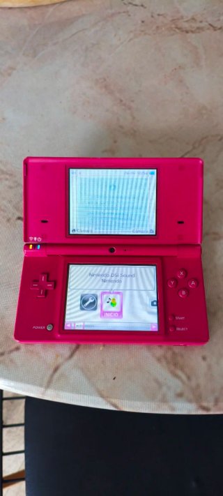 Nintendo DSi Fucsia + Cargador