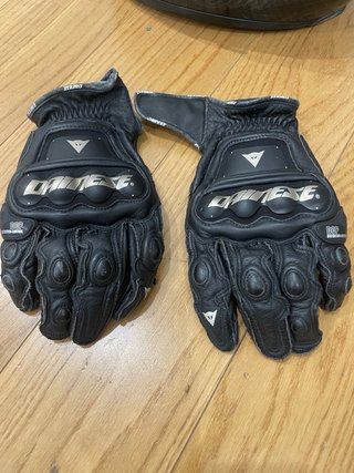 Guantes Moto marca Dainese Negros