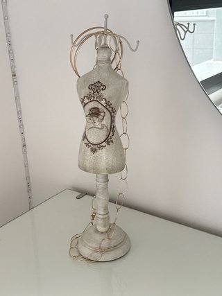 Joyero con forma de maniquí