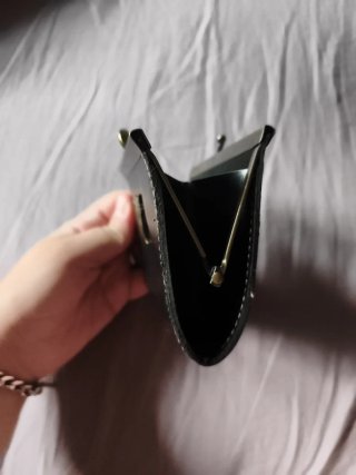 Cartera negra con gato