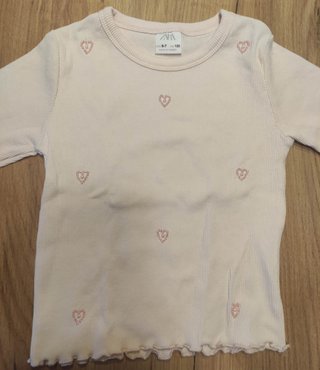 Camiseta Zara infantil acanalada corazones
