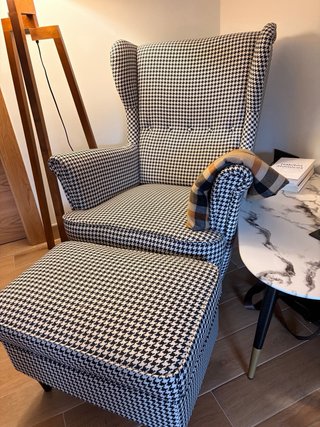 Sillón Ikea Strandmon con Reposapiés