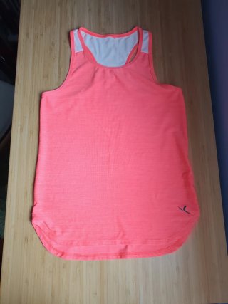 Camiseta deportiva rosa sin mangas