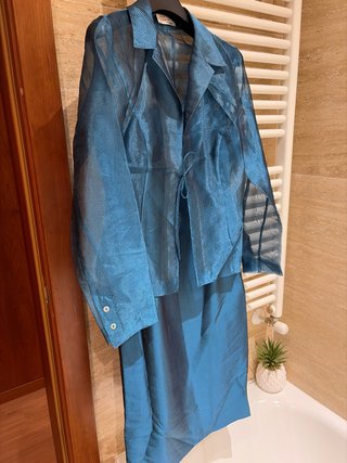 Vestido fiesta azul talla 42 pero da menos talla