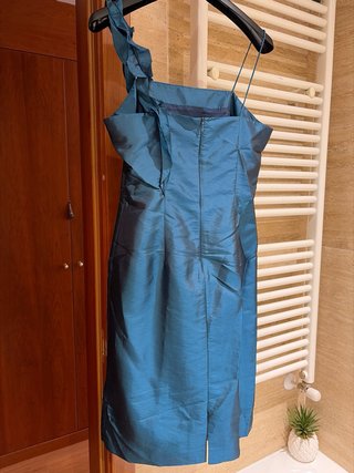 Vestido fiesta azul talla 42 pero da menos talla