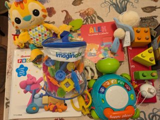 Lote de juguetes y libros para bebé