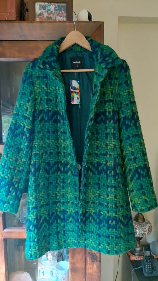 Abrigo Desigual Verde y  Talla 38.