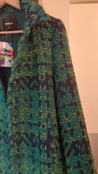 Abrigo Desigual Verde y  Talla 38.