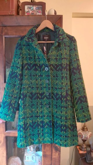 Abrigo Desigual Verde y  Talla 38.
