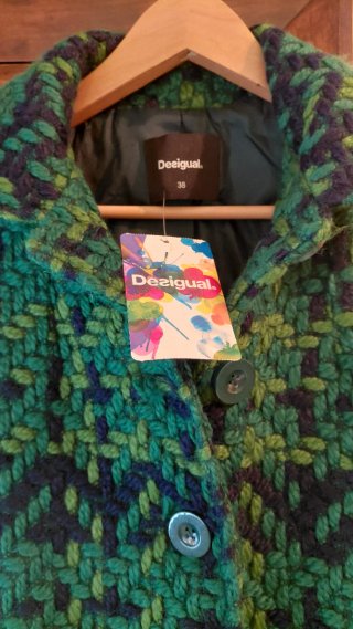 Abrigo Desigual Verde y  Talla 38.