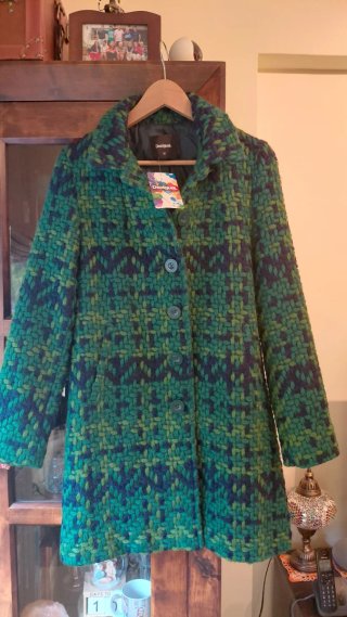 Abrigo Desigual Verde y  Talla 38.