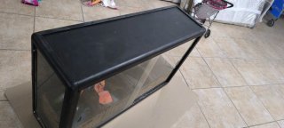 Vitrina cristal y aluminio negra