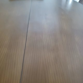 Mesa de madera con 5 sillas