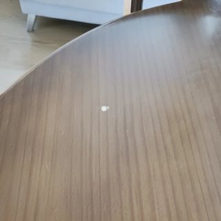 Mesa de madera con 5 sillas