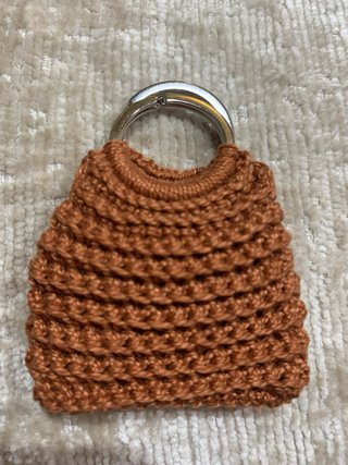 Mini bolso llavero de crochet hecho a mano