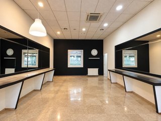 Local apto apartamentos turísticos junto IE