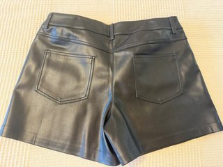 Pantalones cortos efecto piel Mango negros