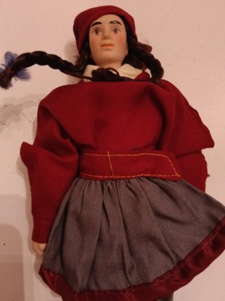 Statuetta ceramica bambina con treccia