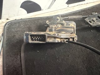 Cerradura Puerta Trasera Derecha y Maneta