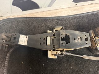 Cerradura Puerta Trasera Derecha y Maneta