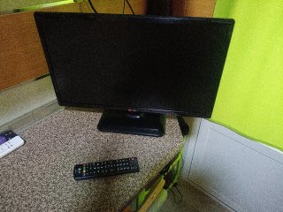 Televisor / Monitor LG 22" con mando casi sin uso