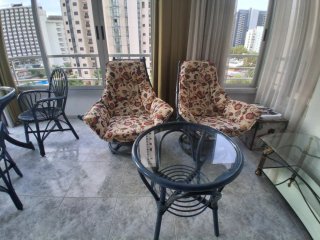 Conjunto de Mesa y Sillas de Ratán